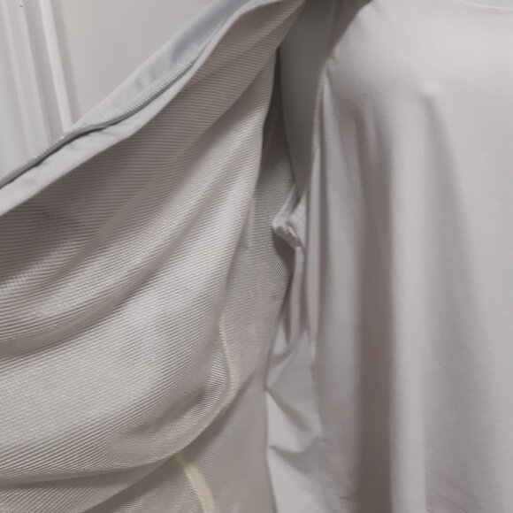 IZOD Silky Silver Golfing Vest Size XL NEW - Picture 7 of 10